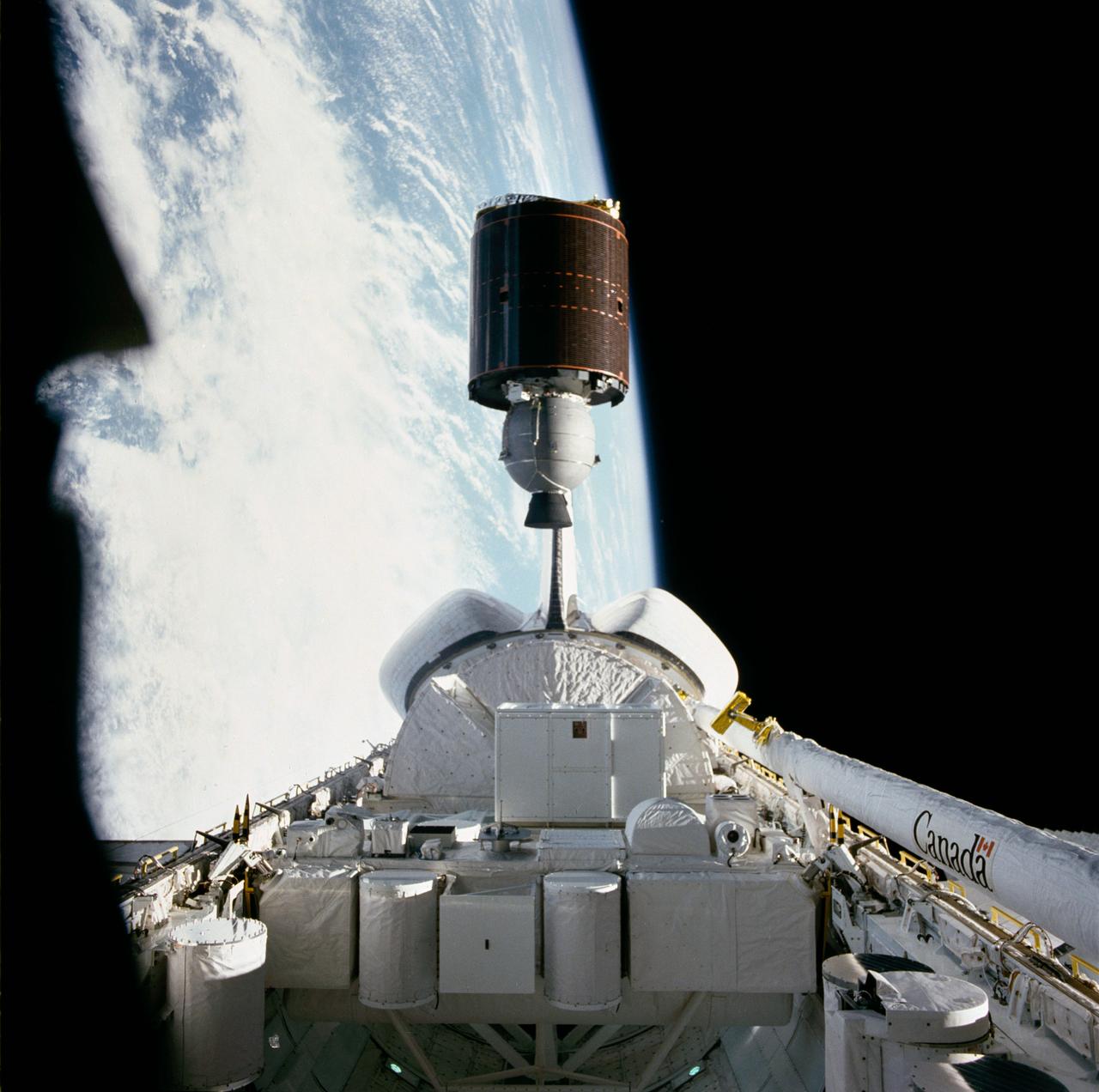 Direct-to-Device Satellite Technology: How It Works and Who Leads